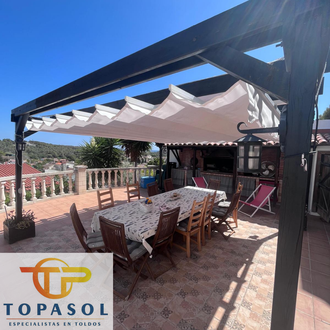 Toldo corredero instalado por Topasol